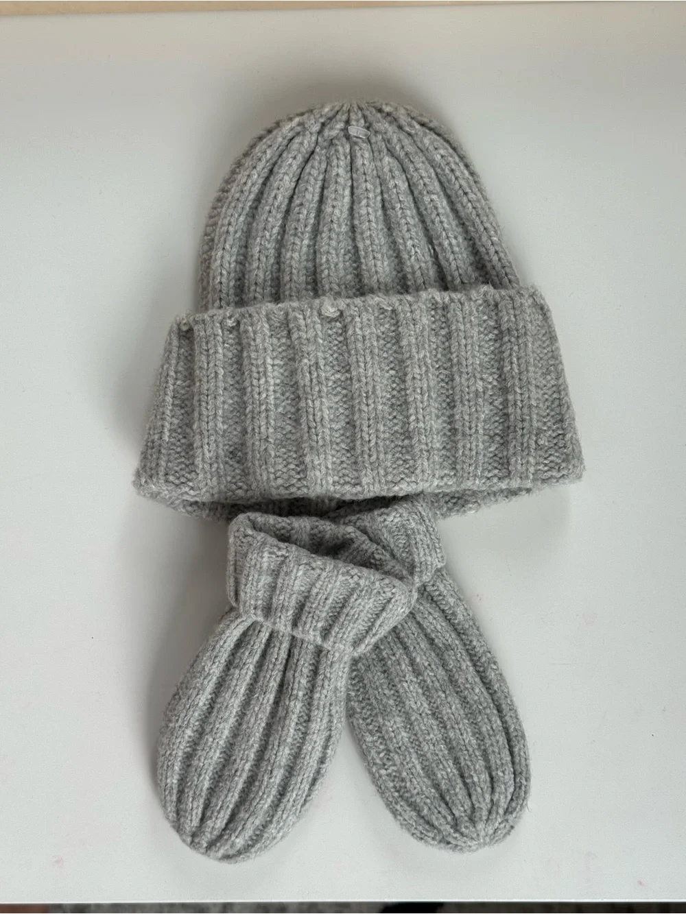 GAP Gray Ribbed Knit Beanie and Mittens Set